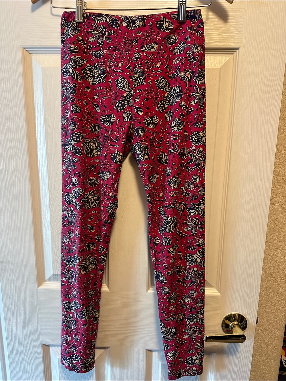 LuLaRoe Hot Pink and Black Paisley Leggings